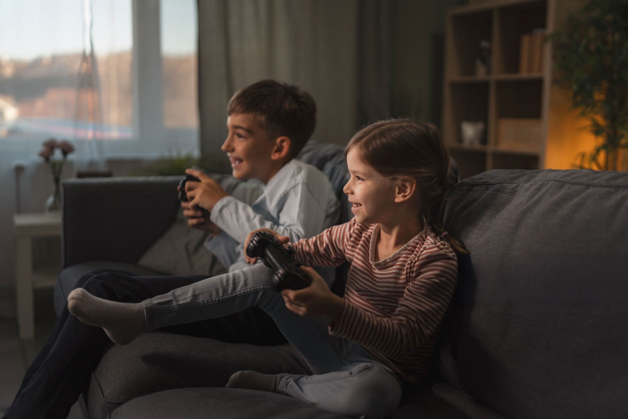 kids playing video games