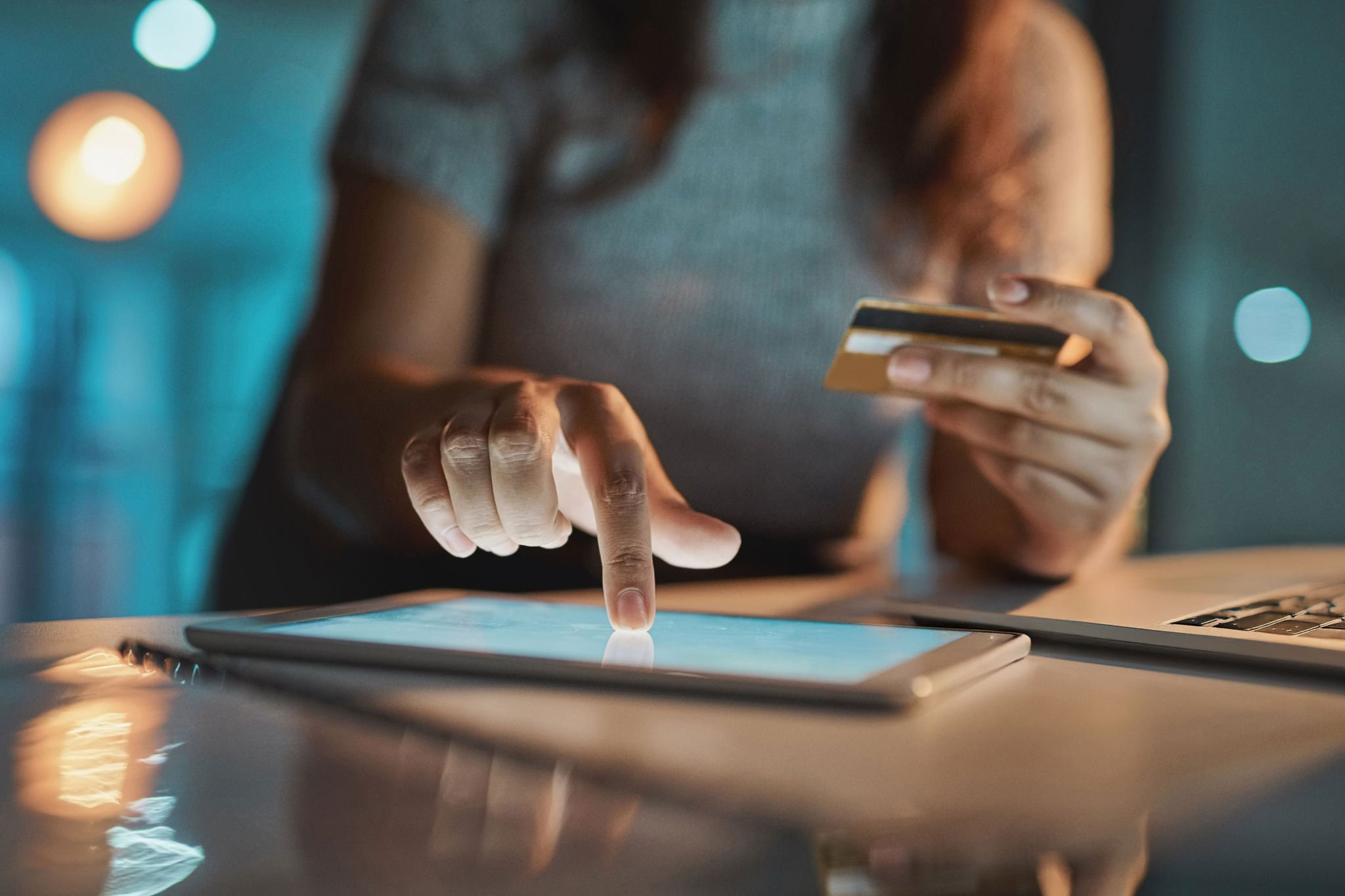 woman making online payment